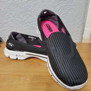 Skechers Go Walk 3